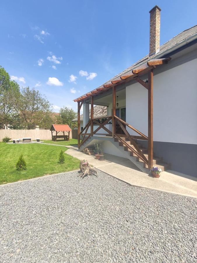Komaromi Vendeghaz Erdohorvati Exterior foto